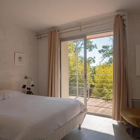 Face Au Mont Bouquet * Servas (Gard)